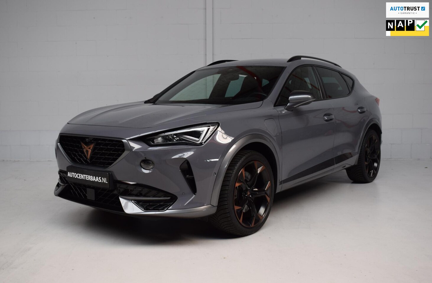 CUPRA Formentor - 1.4 e-Hybrid VZ Copper Edition LEER / CAMERA / EL-TREKHAAK / LED / SFEERVERLICHTING - AutoWereld.nl