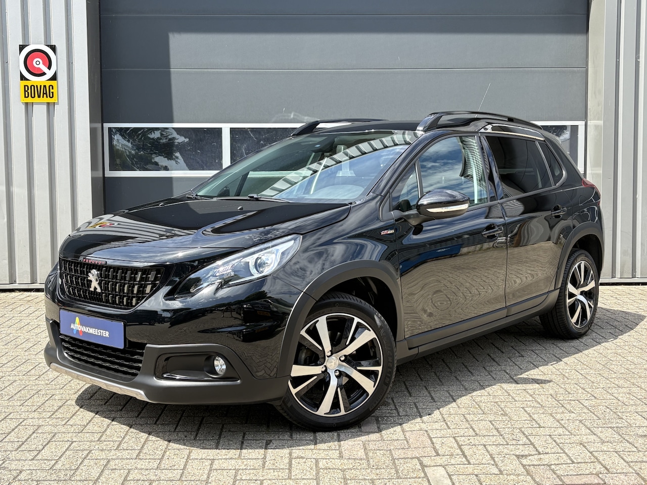 Peugeot 2008 - 1.2 PureTech GT-Line Automaat | Navi | Carplay/Android | Leder | PDC | Cruise & Climate Co - AutoWereld.nl