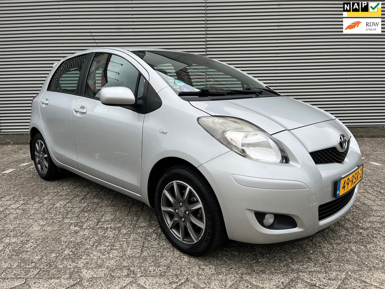 Toyota Yaris - 1.3 VVTi 5drs - Eco mode - Clima - Lm velgen - Aux - NAP - isofix - trekhaak - AutoWereld.nl