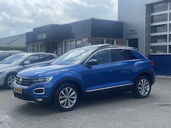 Volkswagen T-Roc - 1.0 TSI Style | achteruitrijcamera | trekhaak | navi | rijklaarp