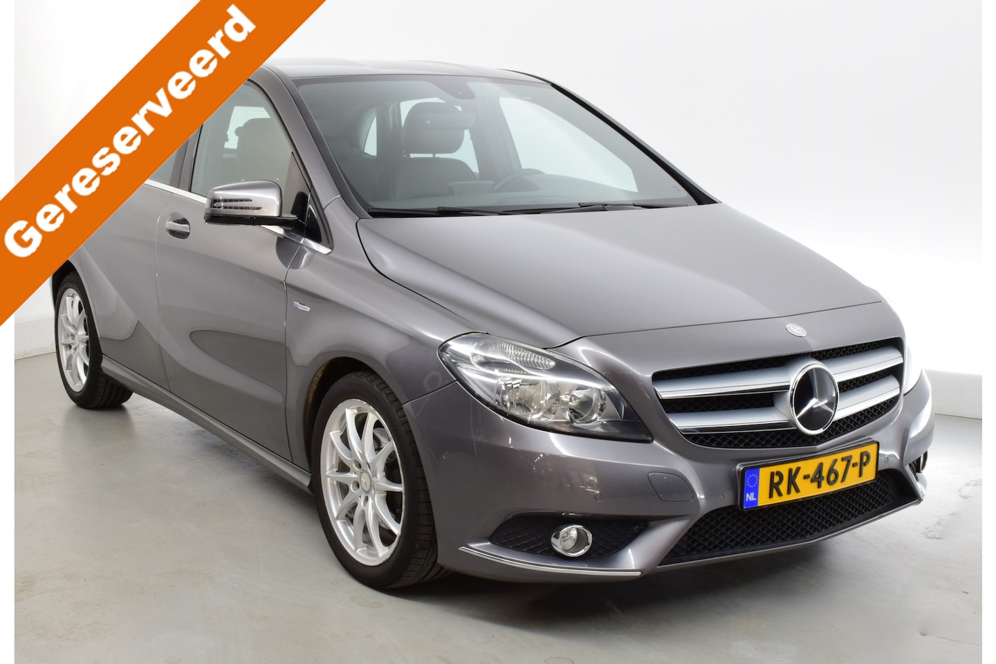 Mercedes-Benz B-klasse - 180 Ambition Half leder, Pdc, stoelverw, cruise, navigatie - AutoWereld.nl