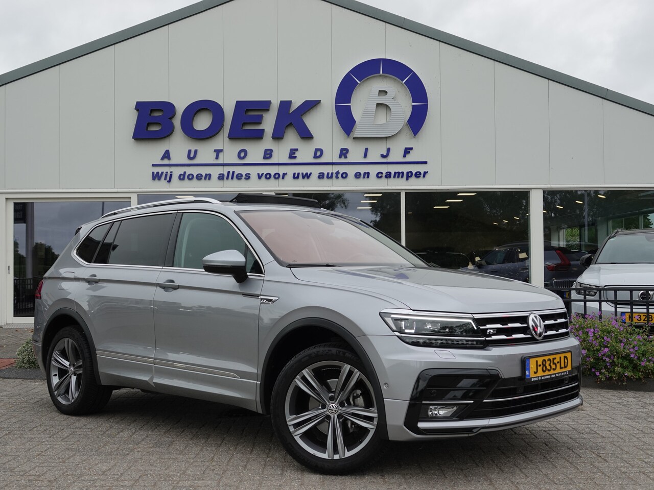 Volkswagen Tiguan Allspace - 1.5 TSI 150 PK Highline R-LINE PANO | LED | VIRTUAL | ACC | ECC | CAMERA - AutoWereld.nl