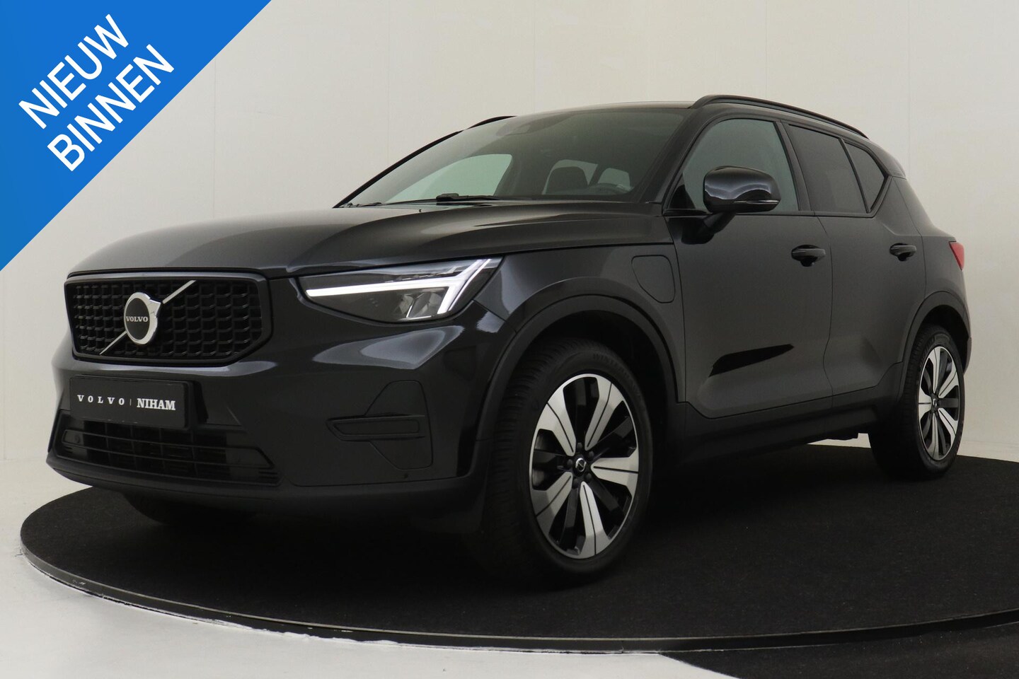 Volvo XC40 - T4 PLUG-IN HYBRID PLUS DARK -PANO.DAK|PRIVACY.GLAS|RESERVEWIEL - AutoWereld.nl
