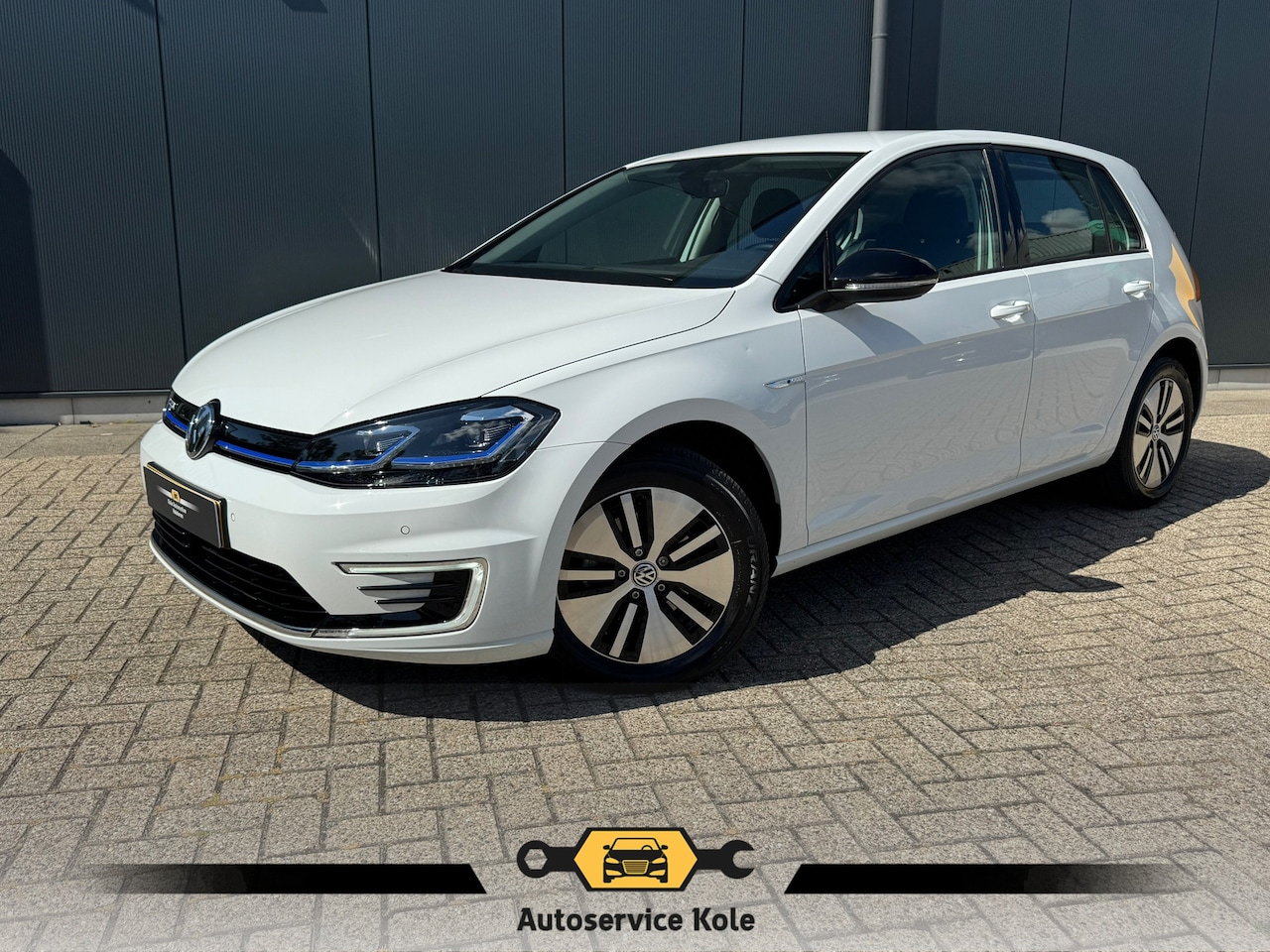 Volkswagen e-Golf - E-Golf * Xenon led * Navigatie * PDC v+a * - AutoWereld.nl