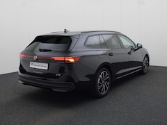 Volkswagen Passat Variant - 1.5 eTSI/150PK Business · Achteruitrijcamera · Trekhaak · Cruise Control Adaptief