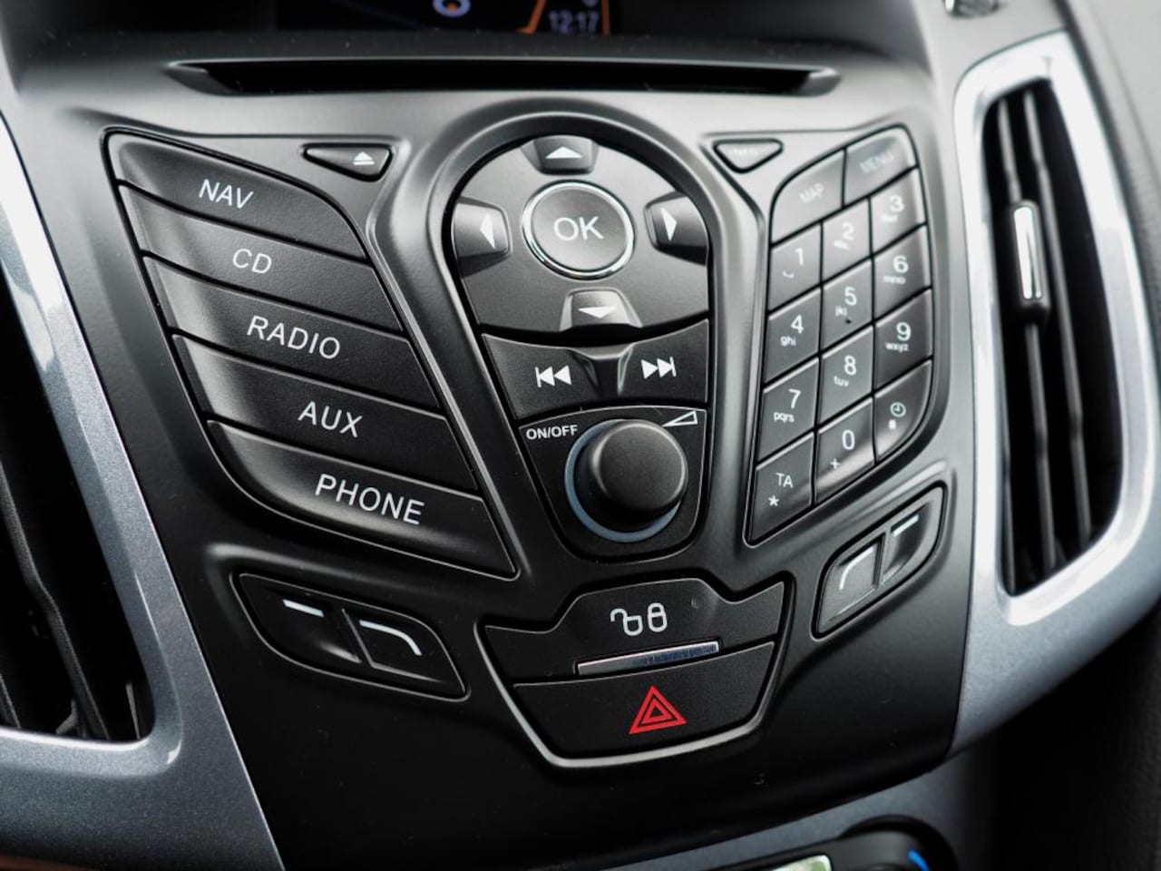 Ford Focus - 1.0 EcoBoost 100pk Titanium CLIMA CRUISE NAVI TREKHAAK