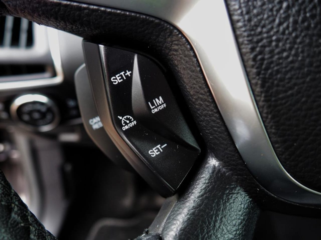 Ford Focus - 1.0 EcoBoost 100pk Titanium CLIMA CRUISE NAVI TREKHAAK