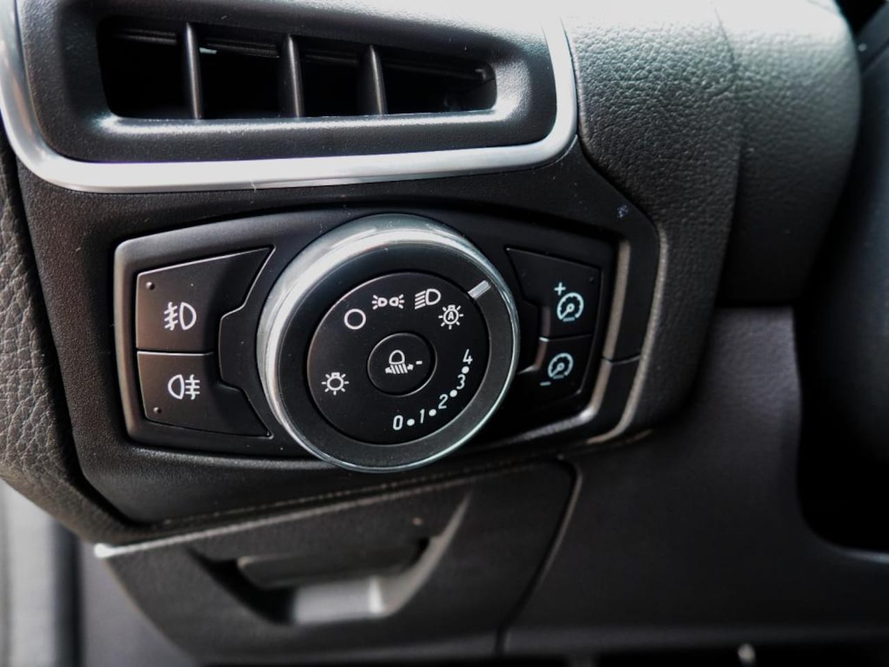 Ford Focus - 1.0 EcoBoost 100pk Titanium CLIMA CRUISE NAVI TREKHAAK