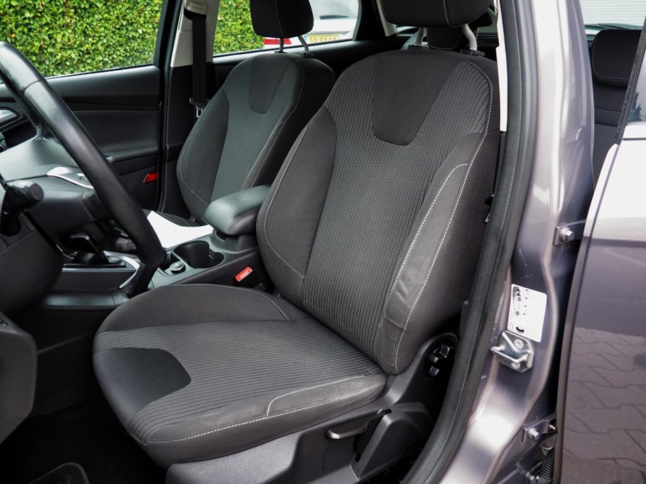 Ford Focus - 1.0 EcoBoost 100pk Titanium CLIMA CRUISE NAVI TREKHAAK