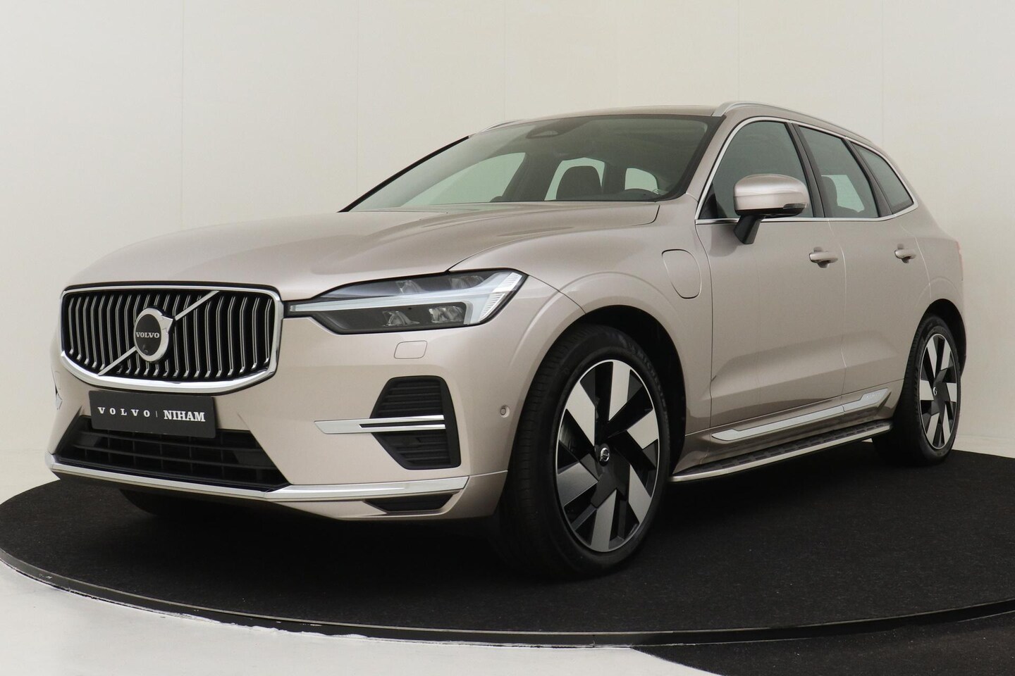 Volvo XC60 - T6 RECHARGE AWD ULTIMATE BRIGHT *2.500KM!* -PANO.DAK|LUCHTVERING|BOWERS&WILKINS|20"|GEVENT - AutoWereld.nl