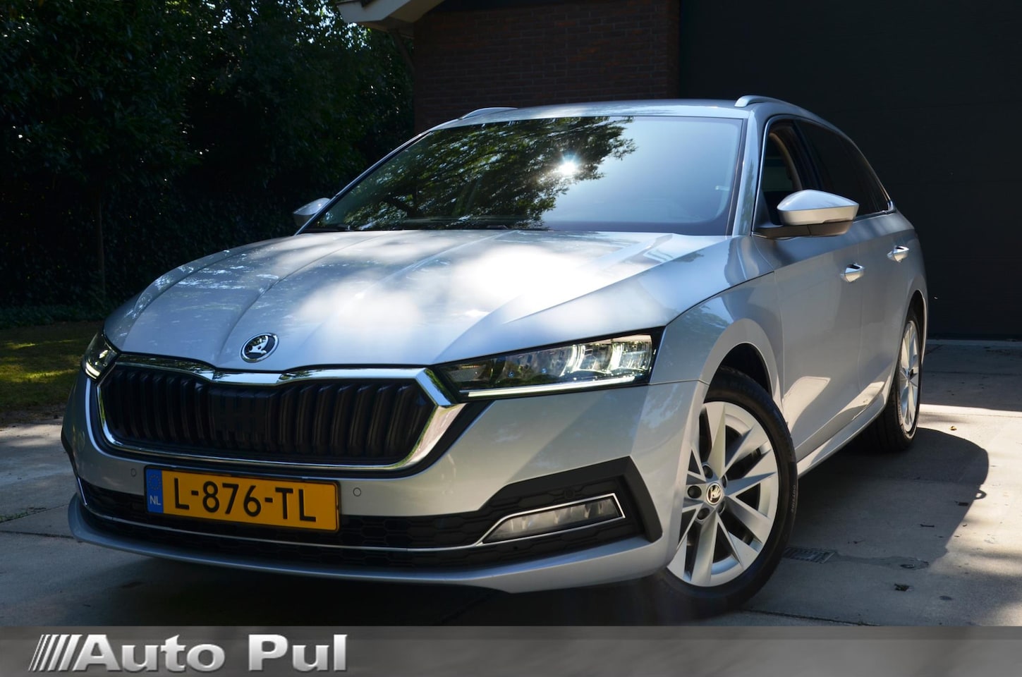 Skoda Octavia Combi - 1.0 TSI Business Edition Led/Navi/Pdc/Ecc/Stoelverwarming/Virtueel dashboard/Privacy-Glass - AutoWereld.nl