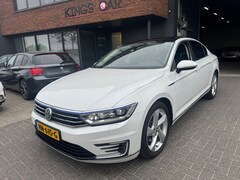 Volkswagen Passat - 1.4 TSI GTE Highline PANO TREKHAAK ALCANTARA CAMERA ORIG NL NAP