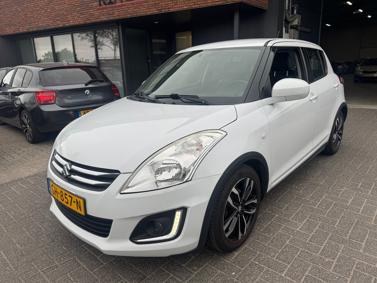 Suzuki Swift - 1.2 Style EASSS 5DRS AIRCO LED HALF LEDER CRUISE ORIG NL NAP - AutoWereld.nl