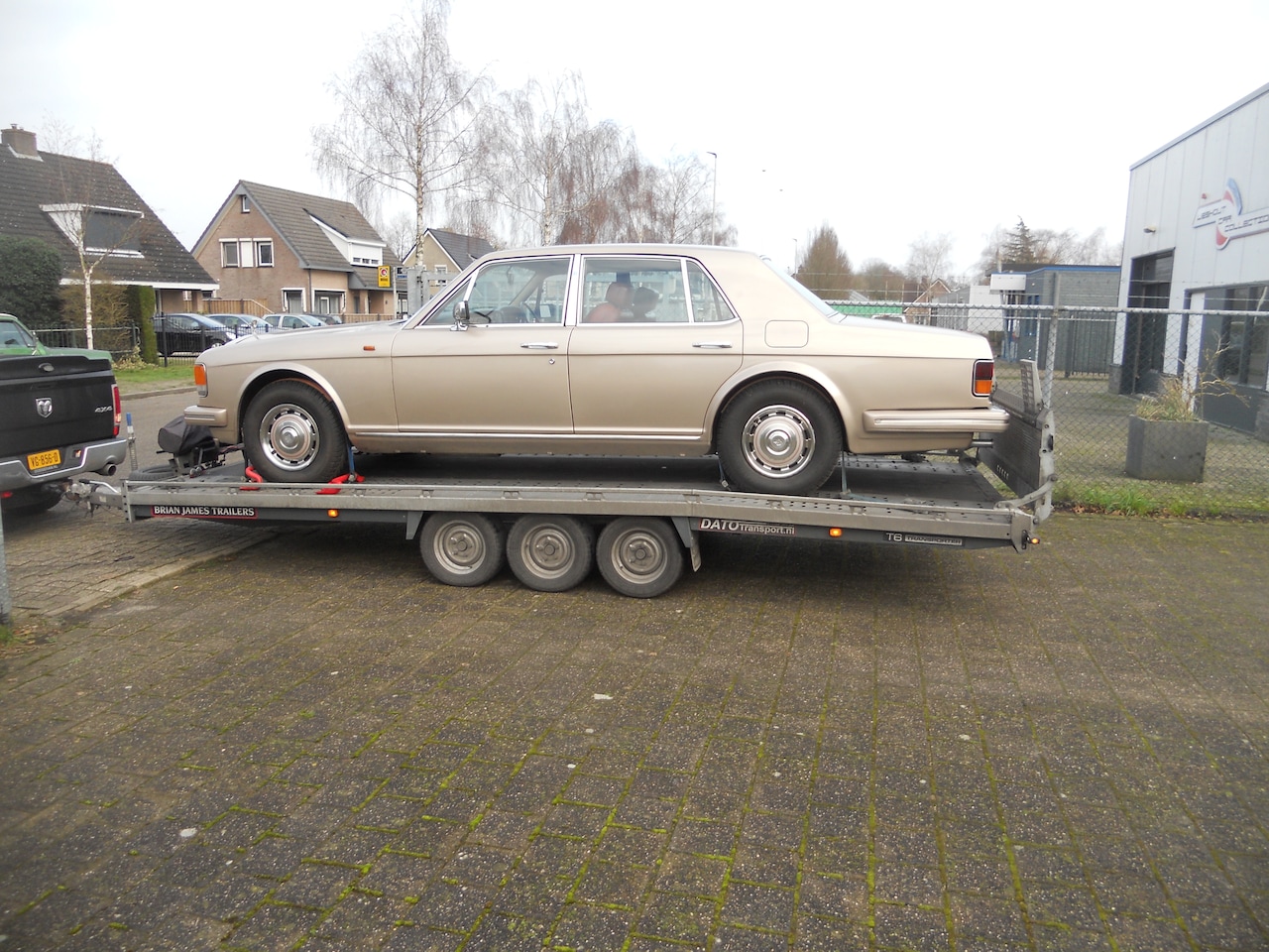 Rolls-Royce Silver Spirit - 6.8 Rolls-Royce V8 Autom 6.8 liter Silver-Spirit Kleur GOLD 1982 km.92.126 Koopje!!! - AutoWereld.nl