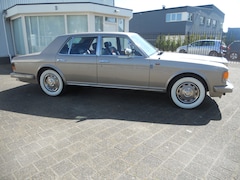 Rolls-Royce Silver Spirit - 6.8 V8 Automaat 6.8 liter BJ.1982 ''Kleur GOLD''  Km.93.000 mooi VoLLeder-interieur,,Koopje!!!