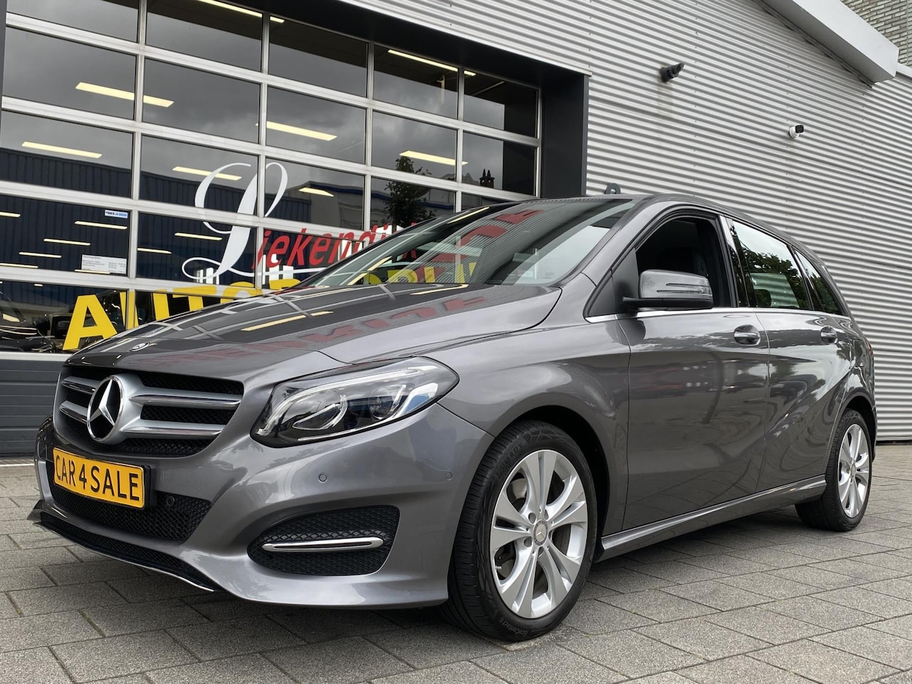 Mercedes-Benz B-klasse - 180 URBAN - Navigatie I Airco I Bi-Xenon I PDC I Sport velgen & interieur I Dealer onderho - AutoWereld.nl