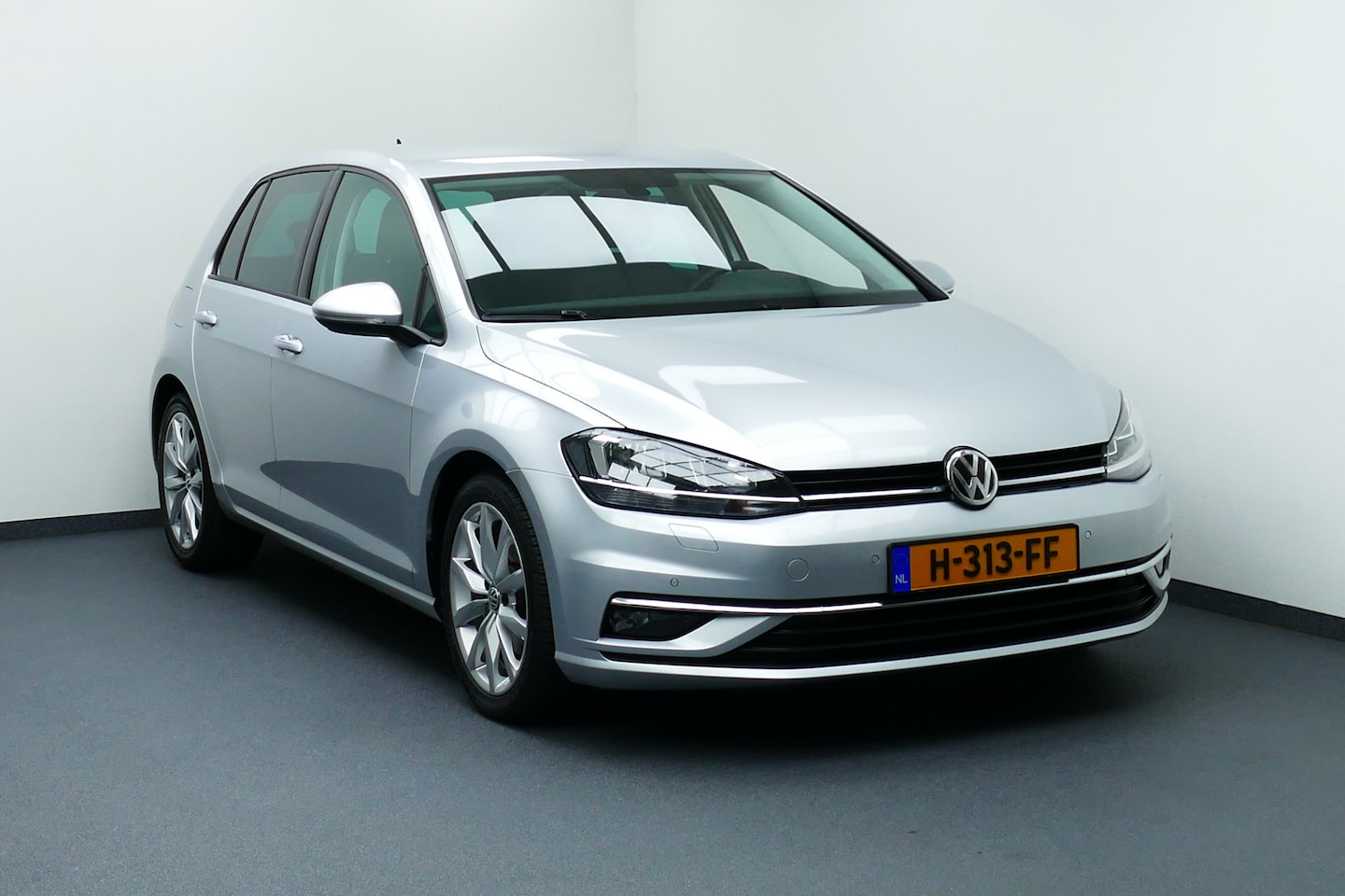 Volkswagen Golf - 1.5 150pk TSI Highline. Adaptief Cruise, Camera, Clima, StoelVerw, 17"LMV - AutoWereld.nl