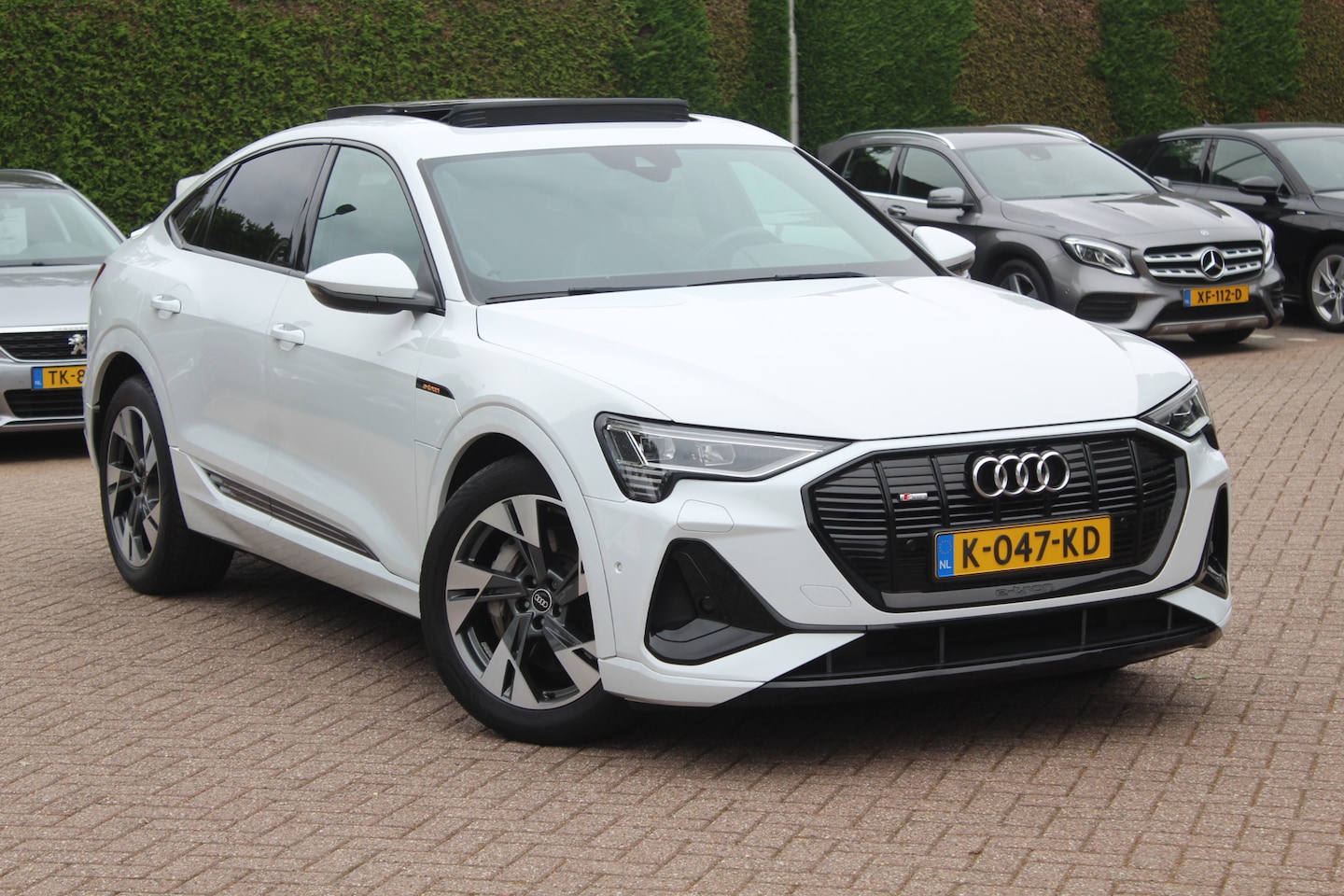 Audi e-tron Sportback - 50 quattro S edition 71 kWh / Panoramadak / Camera / Luchtvering / 20'' / Leder&Alcantara - AutoWereld.nl