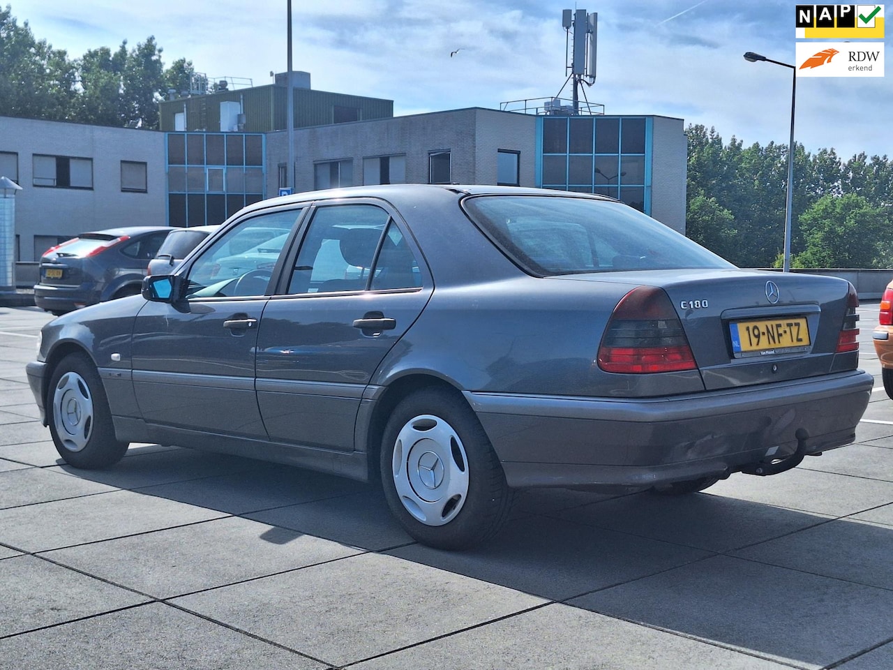 Mercedes-Benz C-klasse - €3850,- 180 Classic Apk Originele kilometers Sedan Apk - AutoWereld.nl