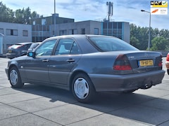 Mercedes-Benz C-klasse - €3850, - 180 Classic Apk Originele kilometers Sedan Apk
