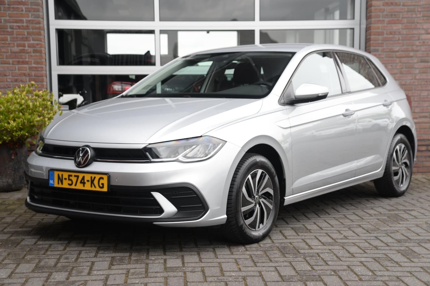 Volkswagen Polo - 1.0 TSI Life | Navigatie | Orig. NL | Adap. Cruise | All Seasons banden | - AutoWereld.nl