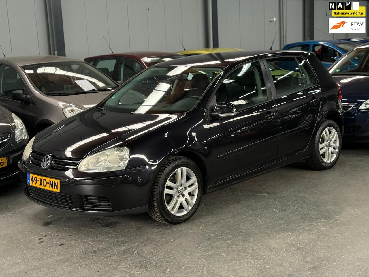 Volkswagen Golf - 1.6 FSI Optive APK NAP 6 Bak - AutoWereld.nl