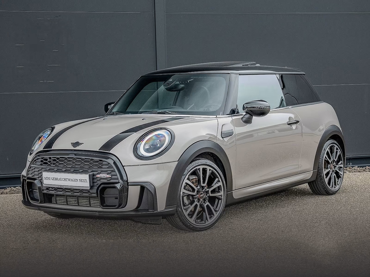 MINI John Cooper Works - 1.5 COOPER Steptronic-Aut. ** LED, NAVI+, JCW SPORTST, PANORAMA, HuD, VERW. STUUR ** 1e EI - AutoWereld.nl