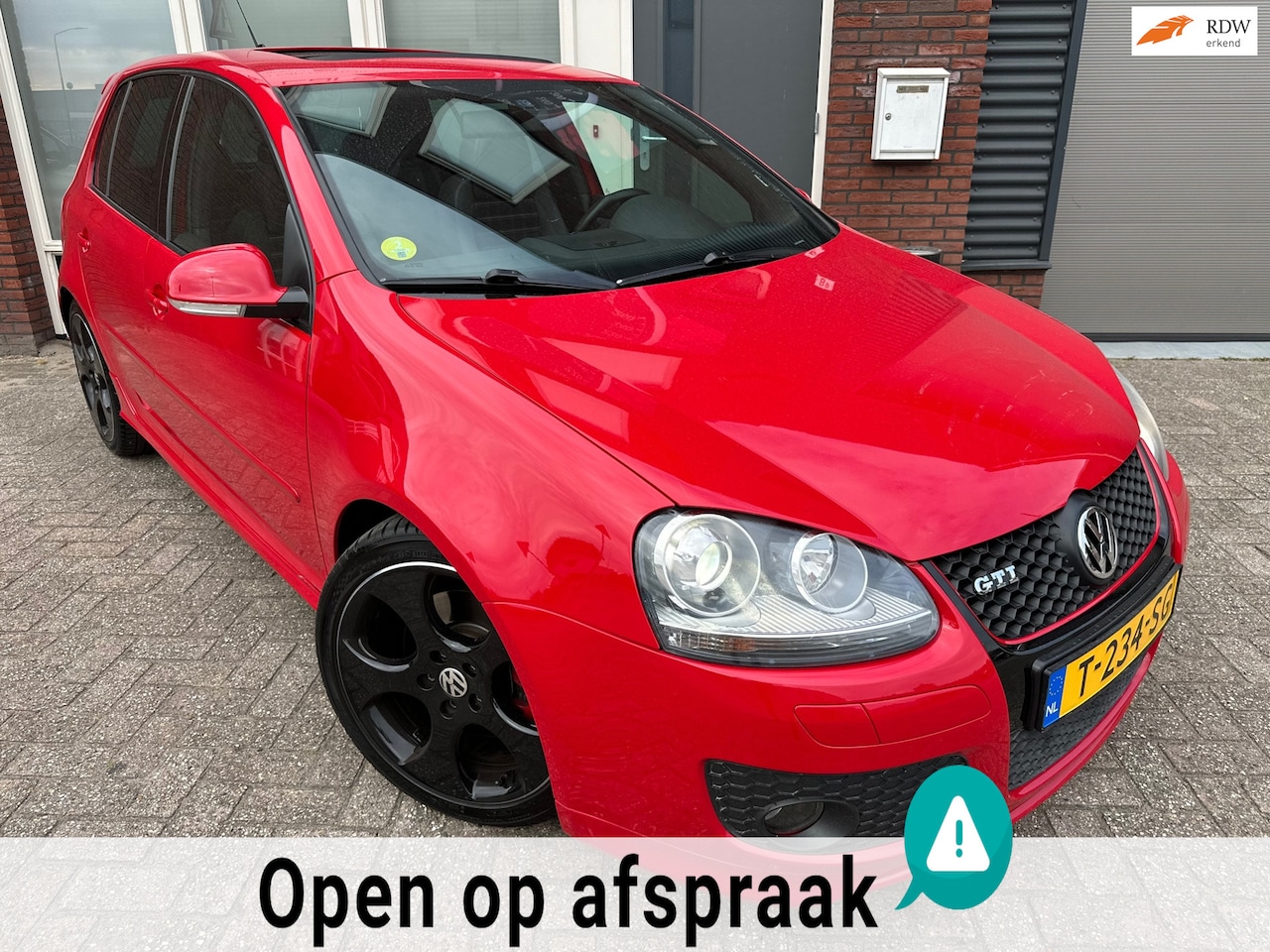 Volkswagen Golf - 2.0 TFSI GTI Edition 30 / Pano / Leder / Navi / PDC / Uniek - AutoWereld.nl