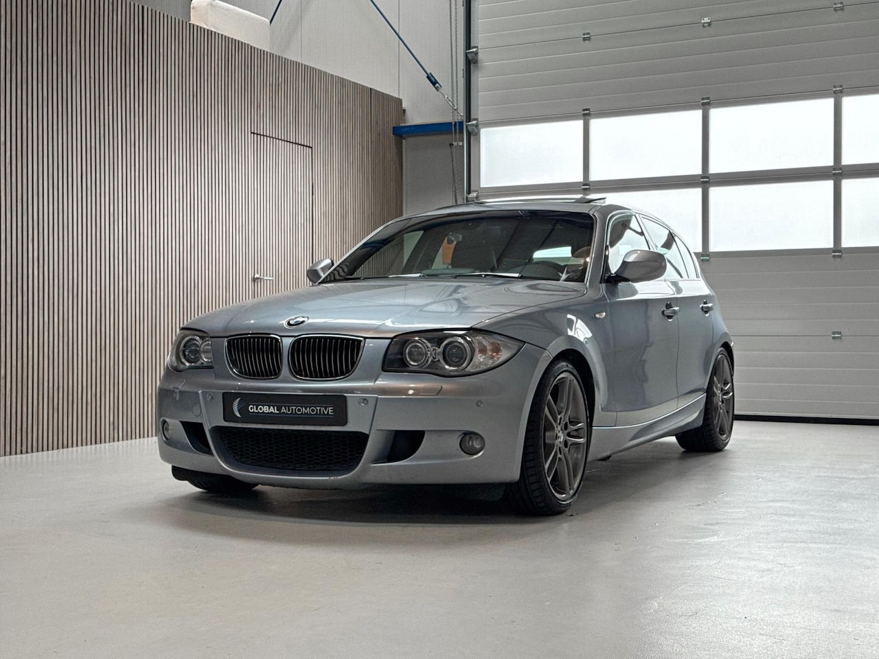 BMW 1-serie - 130i High Executive LCI - AUTOMAAT - SCHUIFDAK - 18'' - GROTE NAVI - AutoWereld.nl