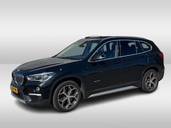 BMW X1 - sDrive18i Centennial High Exe. / Trekhaak / Panoramadak / Head-up / Navigatie / 18'' / Par