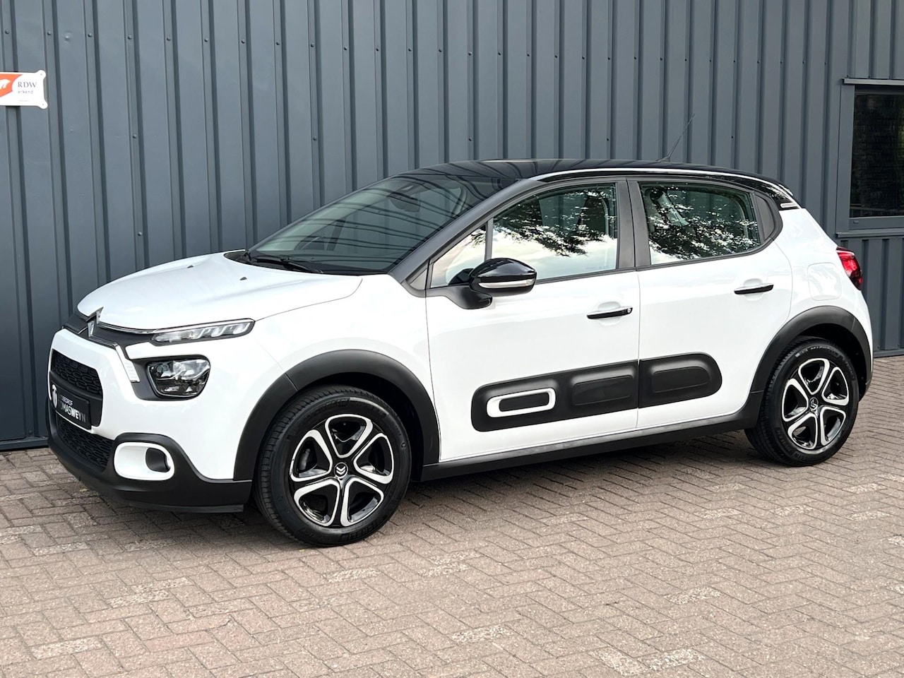 Citroën C3 - 1.2 PureTech S&S Shine APPLE CARPLAY!/APK!/KEYLESS!/ - AutoWereld.nl