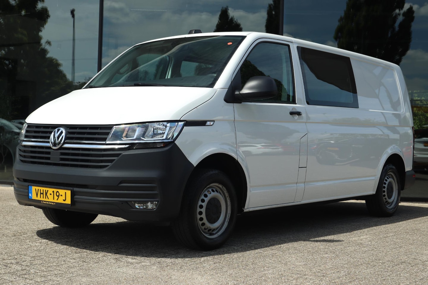 Volkswagen Transporter - T6.1 2.0 TDI DUBBEL CABINE | TREKHAAK | CARPLAY | PDC | AIRCO | CRUISE - AutoWereld.nl