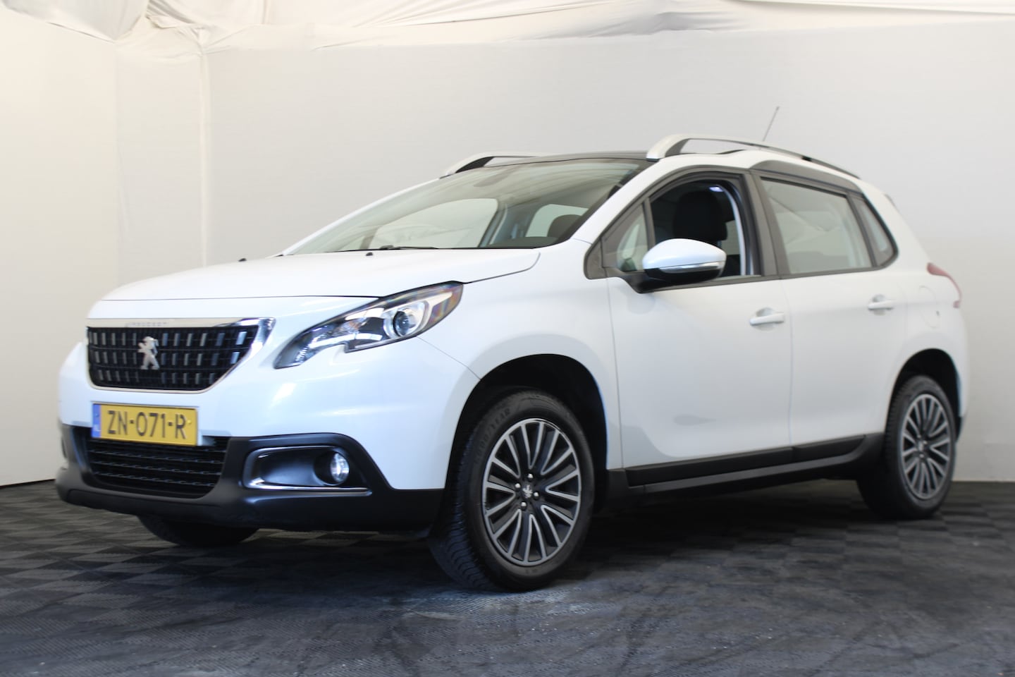 Peugeot 2008 - 1.2 PureTech Blue Lion |Pano|Trekhaak| - AutoWereld.nl
