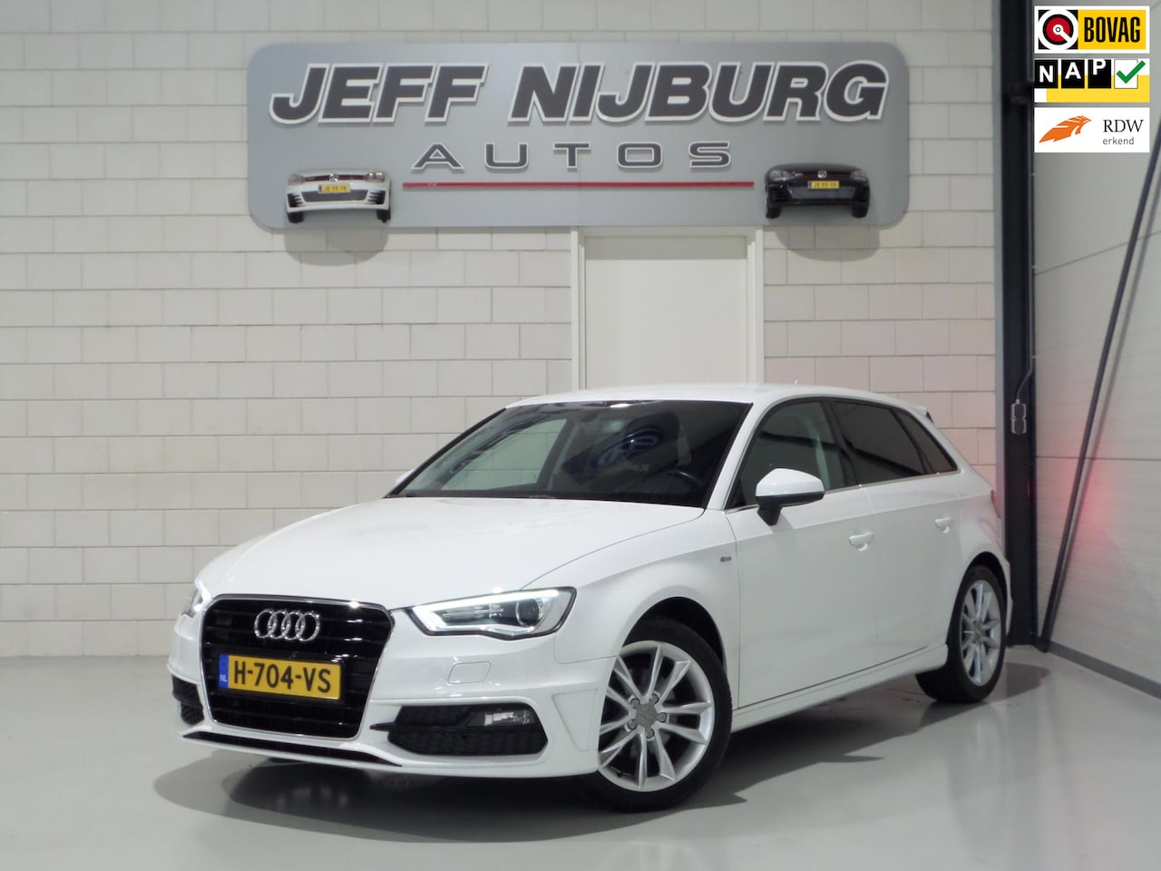Audi A3 Sportback - 1.2 TFSI S-Line Xenon-LED Stoelverwarming Parkeersensoren Navi Bluetooth, van 2e eigenaar - AutoWereld.nl