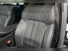 BMW 5-serie Touring - 530e M-Sport | Panoramadak | CoPilot | Meesturende achteras