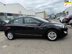 Hyundai i30 - 1.6 GDI i-Vision CLIMA | CRUISE CONTROL | NAVIGATIE | CAMERA | PDC | DEA;ER ONDERHOUDEN |