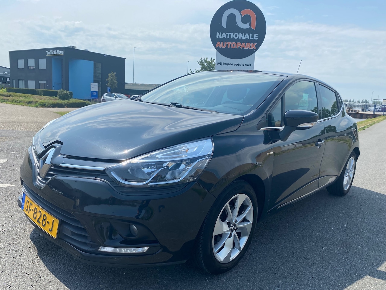 Renault Clio - 2018 * 0.9 TCe Limited * LED * LMV * Euro 6 - AutoWereld.nl