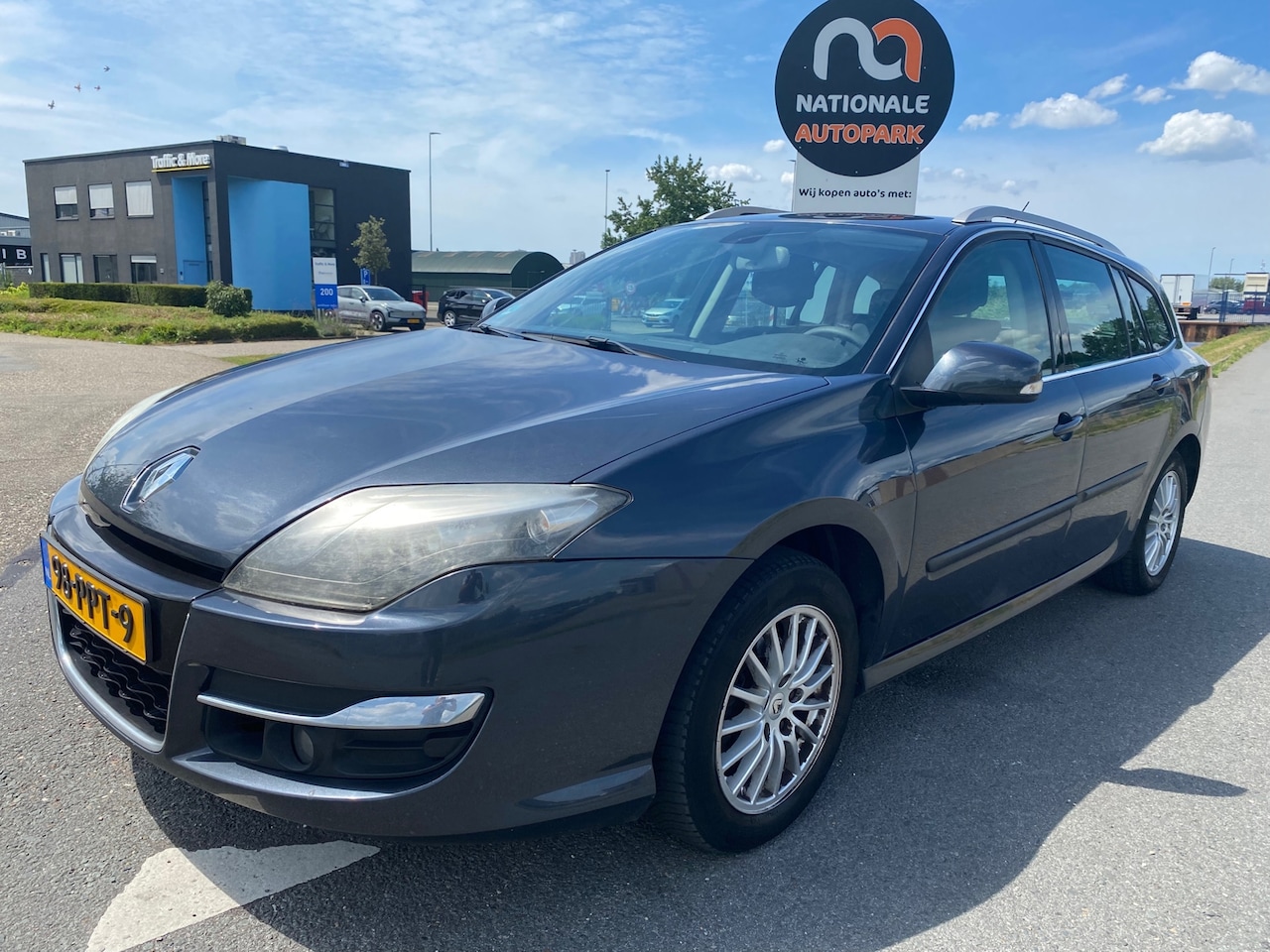 Renault Laguna Estate - 2011 * 1.5 dCi Expression * LMV * AIRCO * ELEC. RAMEN - AutoWereld.nl