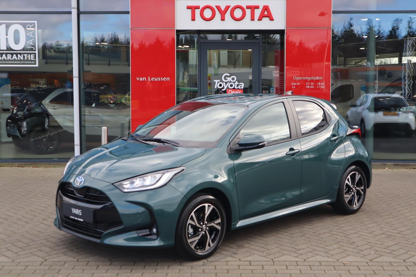 Toyota Yaris - 1.5 HYBRID 115 DYNAMIC NIEUW! COMFORT-PACK LED 16"LMV PRIVACY-GLASS BLISS PARK-SENSOREN ST - AutoWereld.nl