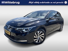 Volkswagen Golf - 1.4 eHybrid 204pkStyle DSG Automaat Navigatie / Trekhaak / Park assist / App-connect / IQ