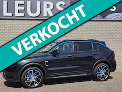 Lynk & Co 01 - 1.5 PanodaK/Zwarte hemel