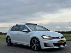 Volkswagen Golf - 2.0 TSI GTI