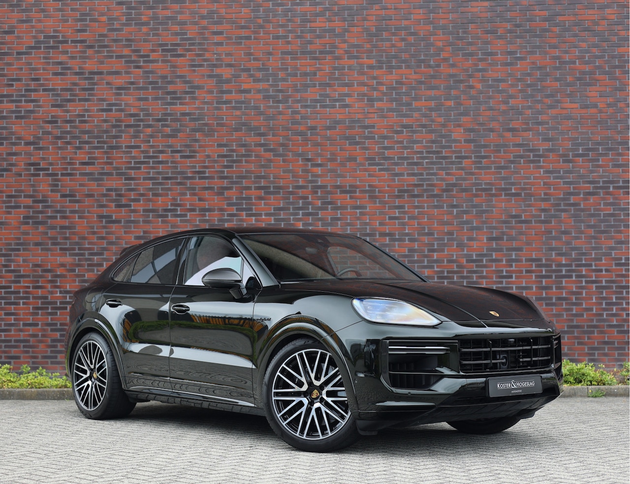 Porsche Cayenne Coupé - 4.0 Turbo E-Hybrid | PTS Dark Olive Green - Uniek! - AutoWereld.nl