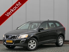 Volvo XC60 - T5 AUT Kinetic Navi / Trekhaak / Cruise control / Kinderzitje(s) geintegreerd in achterban