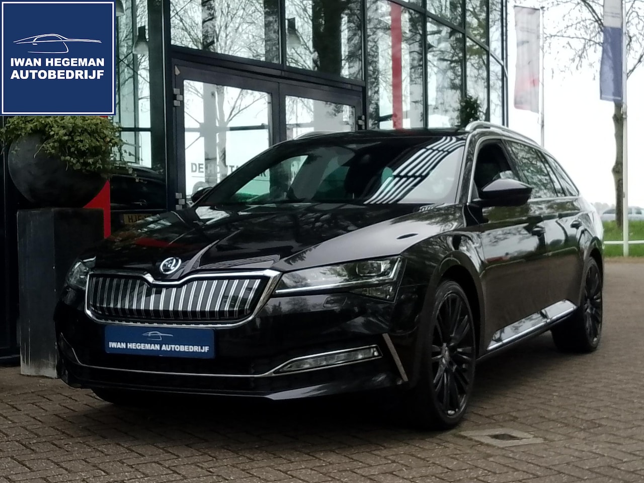 Skoda Superb Combi - 1.4 TSI iV 'Laurin & Klement' | Leer | Navi | ECC | PDC + Camera | LM Velgen | Cruise Cont - AutoWereld.nl