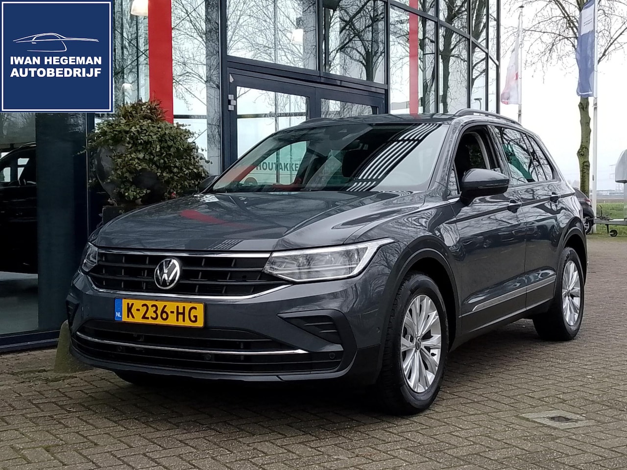 Volkswagen Tiguan - 1.5 TSI 150PK AUTOMAAT | Navi | Trekhaak | ECC | PDC + Camera | LM Velgen Volkswagen Tigua - AutoWereld.nl