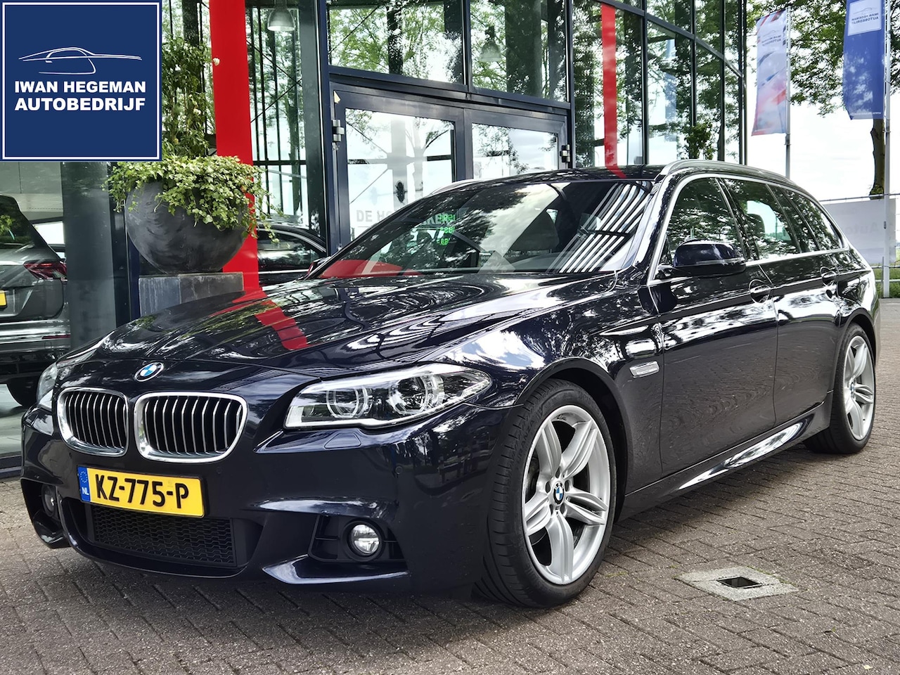 BMW 5-serie Touring - 520 M Sport Ed Lederen bekleding | Navigatie systeem | ECC | Wegkl. Trekhaak | PDC | Navi - AutoWereld.nl