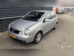 Volkswagen Polo - 1.4-16V Highline NAP/ CLIMATRONIC/ LM VELGEN/ 4 ELEK RAMEN/ NETTE AUTO