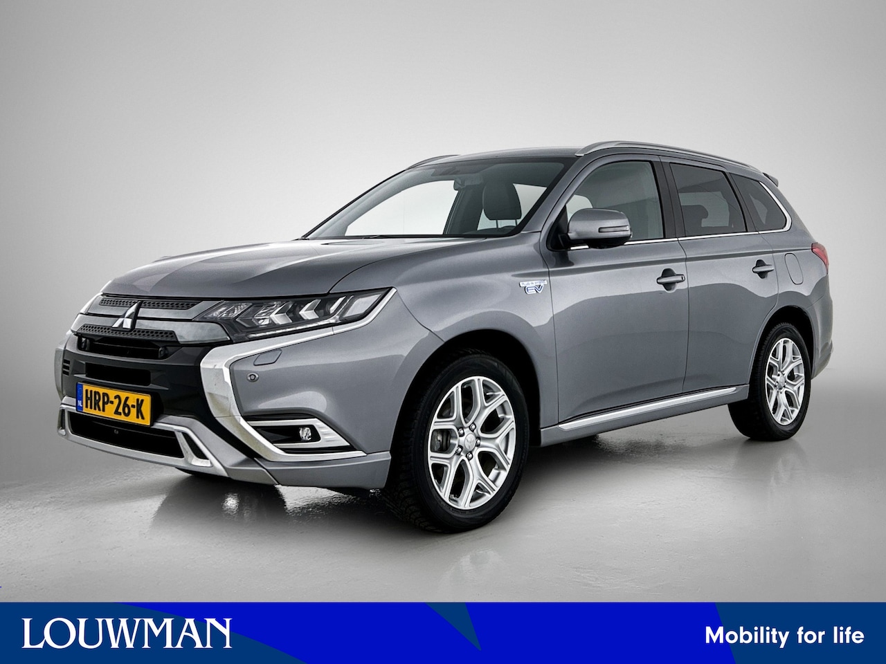 Mitsubishi Outlander - 2.4 PHEV Intense+ Navigatie | Camera achter | Leder | Elektr. achterklep - AutoWereld.nl