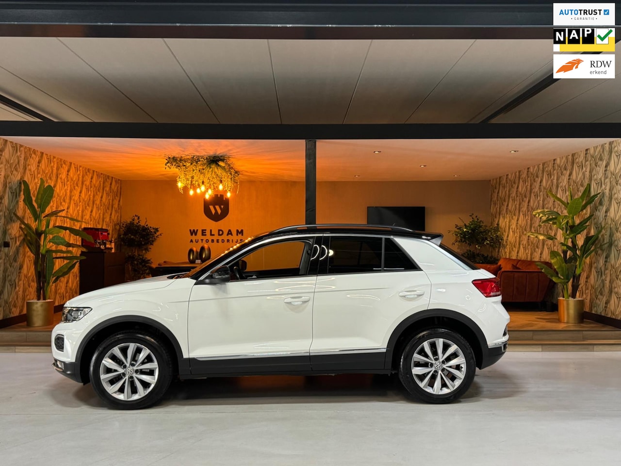 Volkswagen T-Roc - 1.5 TSI Style Garantie Trekhaak CarPlay PDC Adoptieve Cruise Lane ASS LED Clima Navi Rijkl - AutoWereld.nl